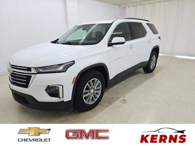 2023 Chevrolet Traverse LT Cloth in Summit White — front three-quarter view