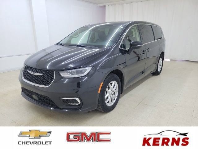 2023 Chrysler Pacifica Touring L in Black — front three-quarter view