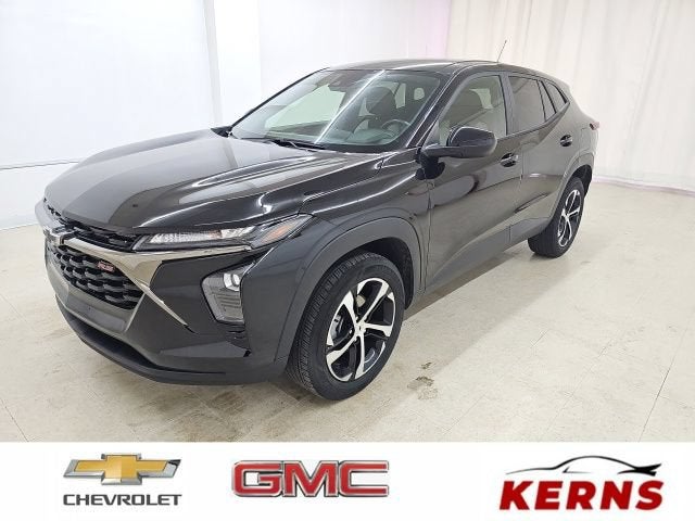 2024 Chevrolet Trax 1RS in Mosaic Black Metallic — front three-quarter view